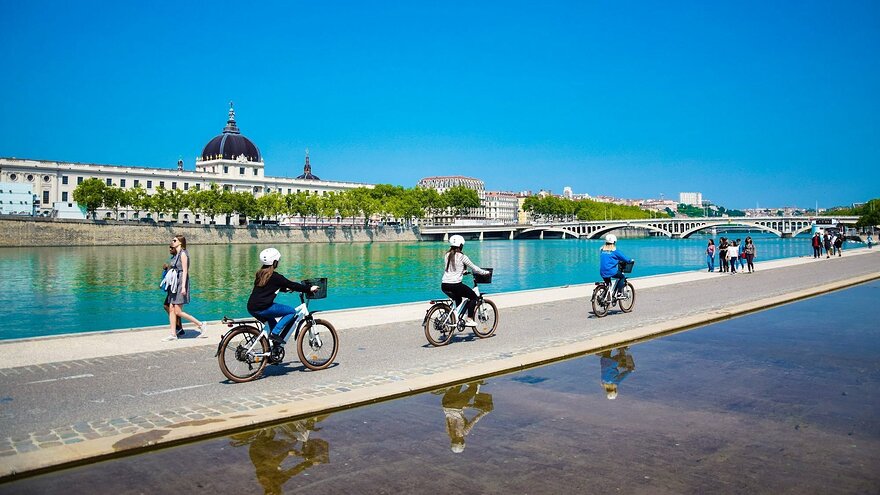 atelier-reparation-velo-lyon-scaled_1_2000