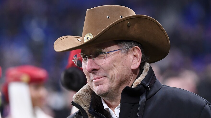 John-Textor-et-son-chapeau-de-cowboy-lors-du-match-OL-PSG-2-3-L1-le-23-fevrier-2025-2038934
