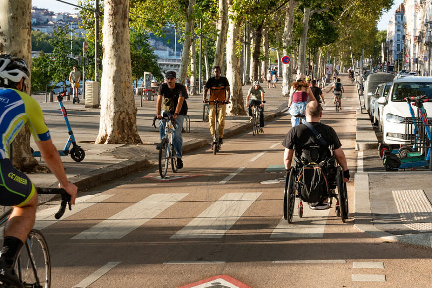piste-cyclable-lyon-centre-handicap-960x640